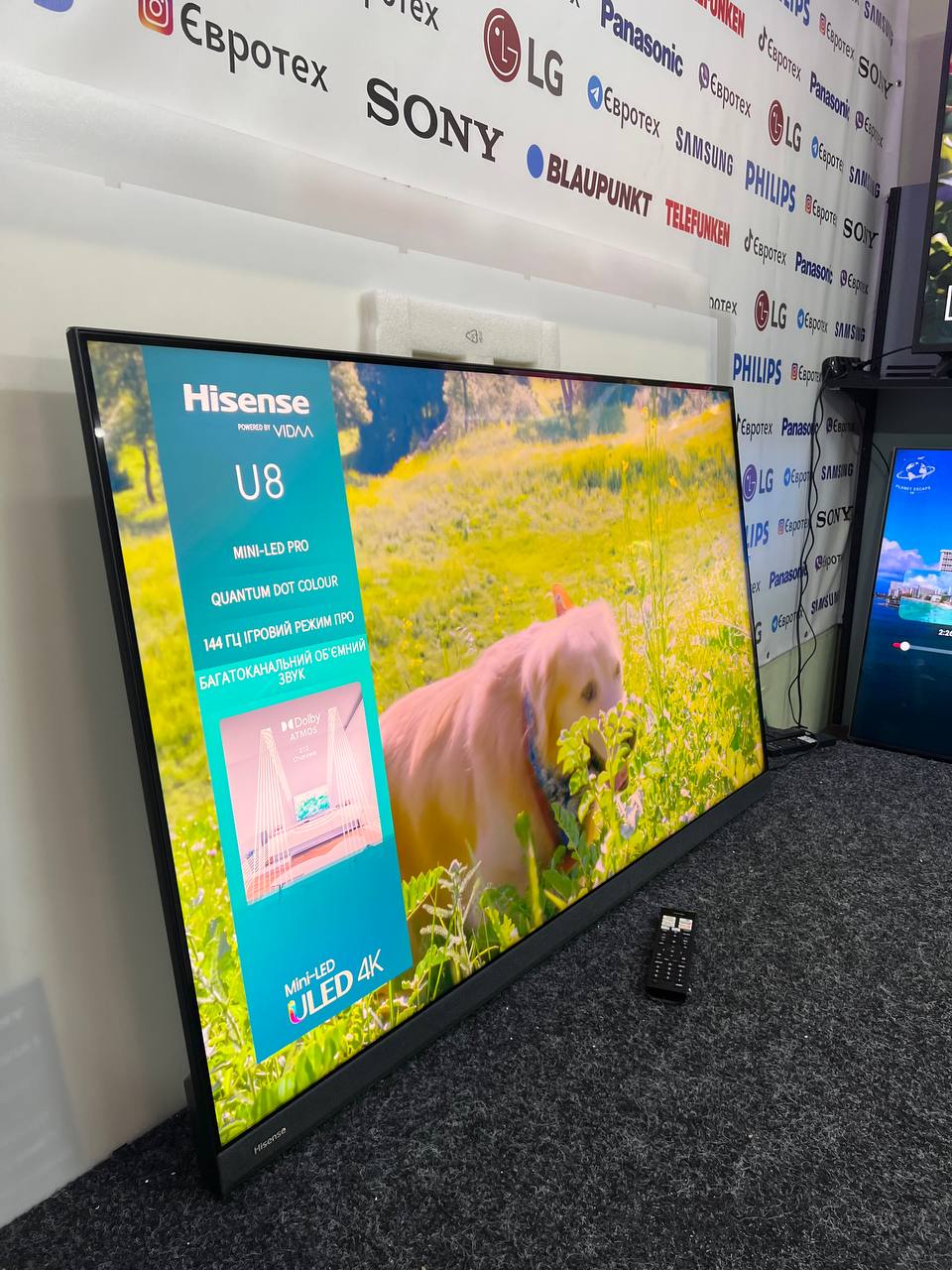 телевізор сток Hisense 55U8KQ - фото 3