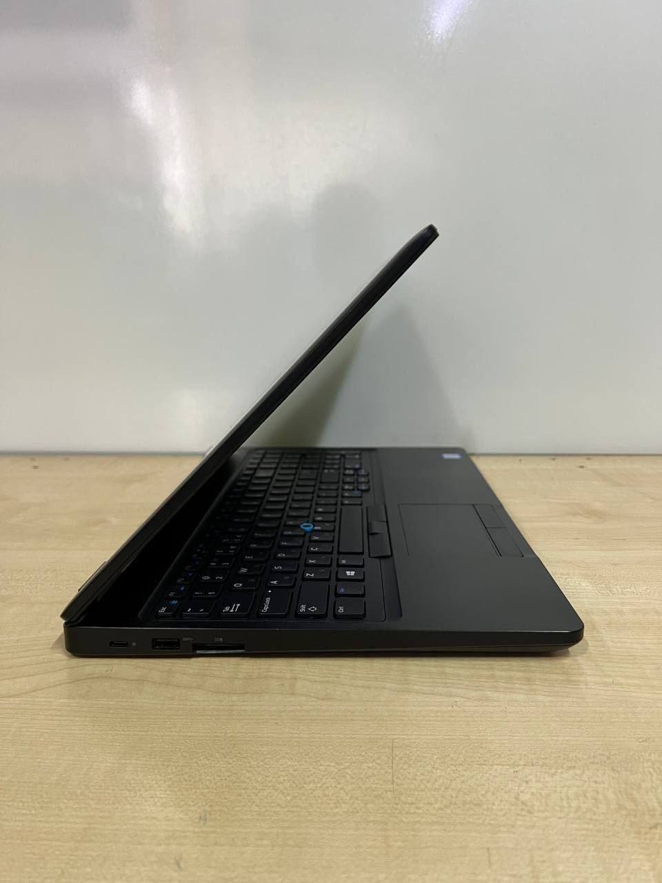 ноутбук Dell latitude E5590 - фото 3