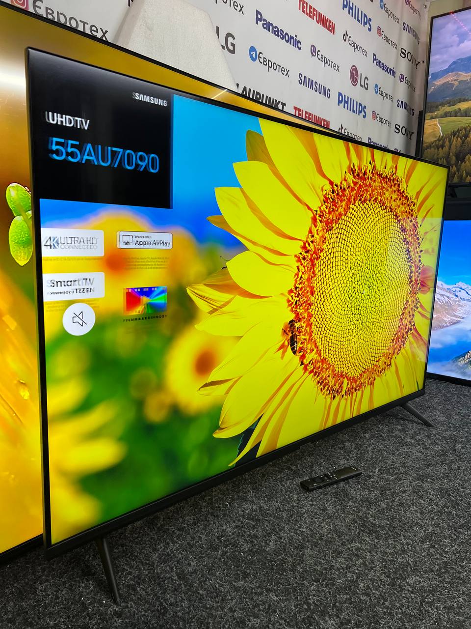 Телевізор Samsung UE55AU7090U - фото 2
