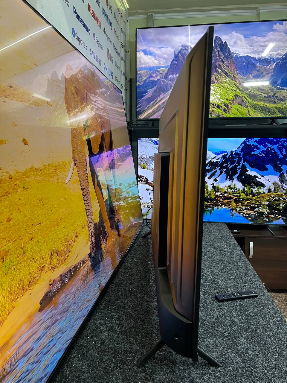 Телевізор Samsung UE55AU7090U - фото 4