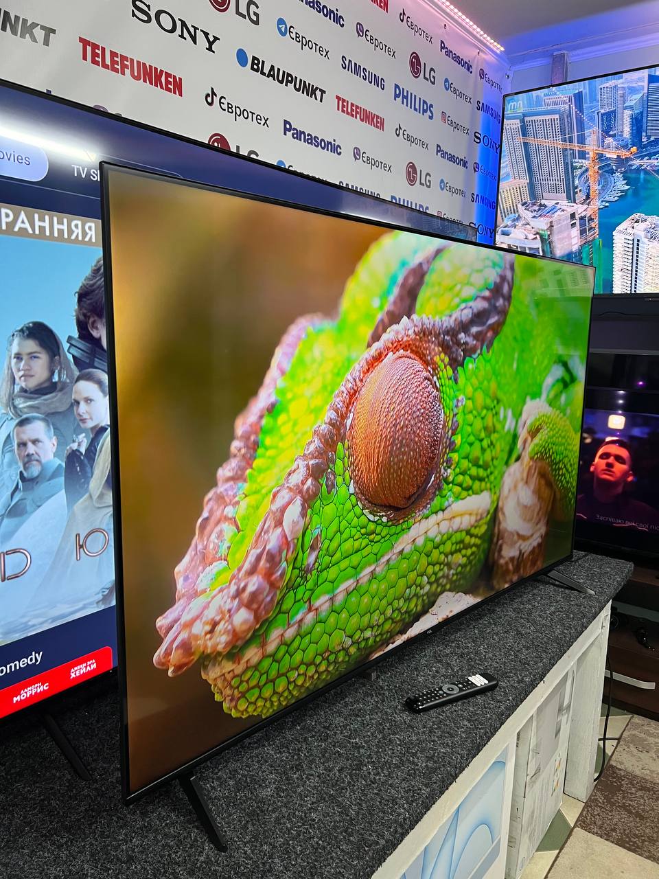 Телевізор TCL 65V6B - фото 3