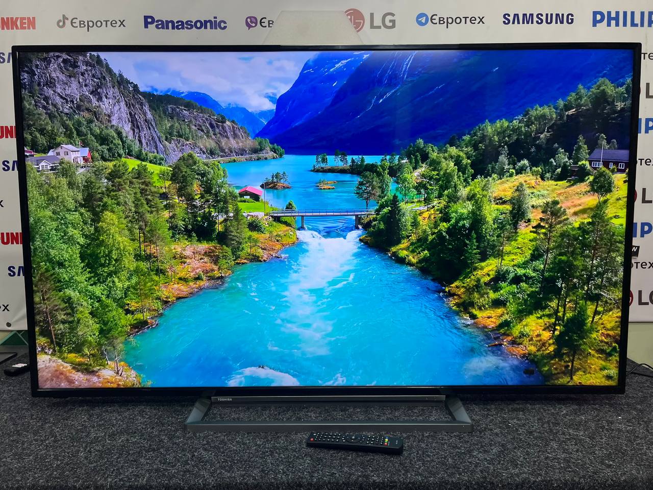 Телевізор Toshiba 65UF3D63DA