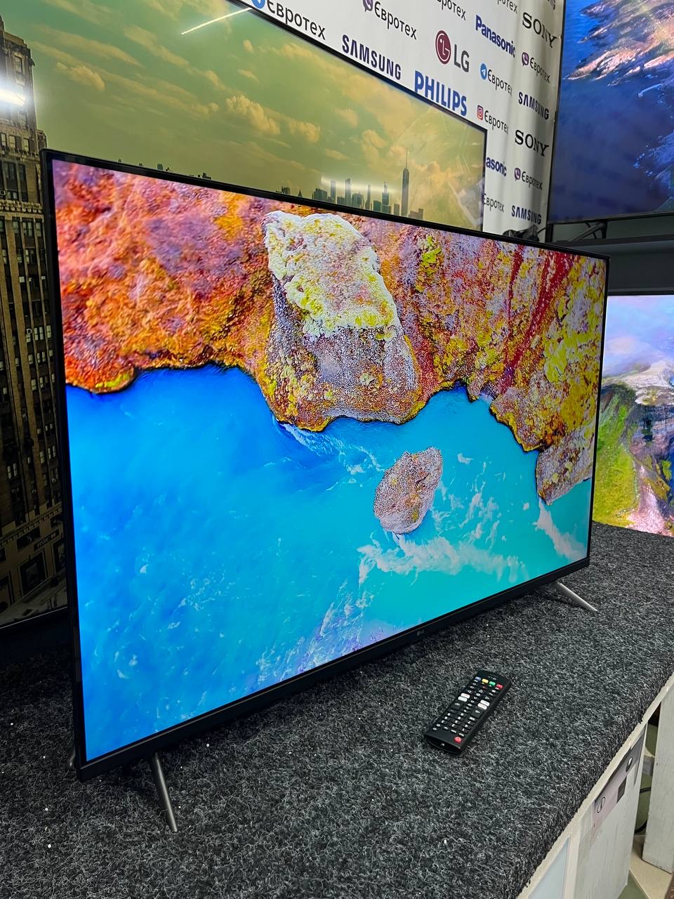 Телевізор LG 43UR74006LB - фото 3