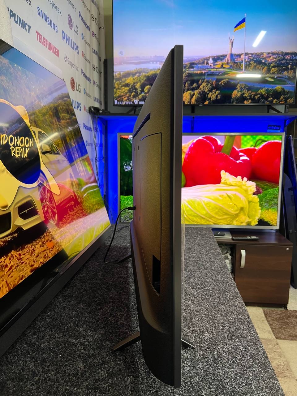 Телевізор Panasonic TX-43HXW904 - фото 4